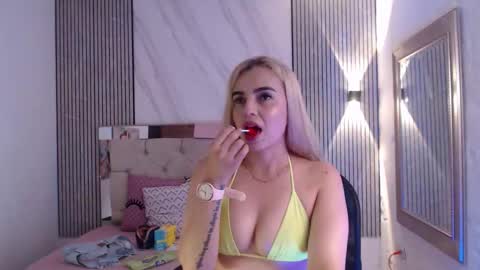 julieta__fox_ online show from 02/20/26, 02:30