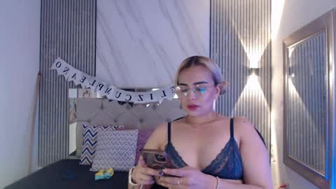 julieta__fox_ online show from 04/28/26, 09:20