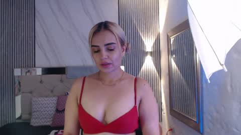 julieta__fox_ online show from 05/02/26, 07:41