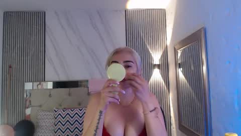 julieta__fox_ online show from 05/20/26, 12:22