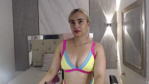 Snapshot of julieta__fox_ chatting on 06/23/26, 07:23 julieta__fox_ online show from 06/23/26, 07:23
