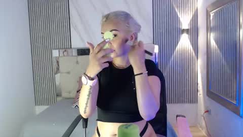 Snapshot of julieta__fox_ chatting on 07/11/26, 07:49 julieta__fox_ online show from 07/11/26, 07:49