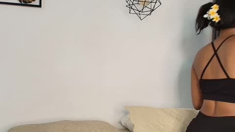 Juli online show from 10/31/25, 07:59