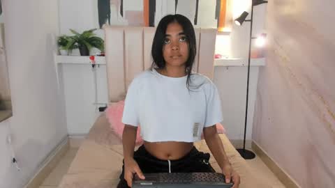 Juli online show from 11/15/25, 08:27