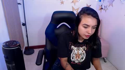 julieta_fn online show from 04/28/26, 02:44