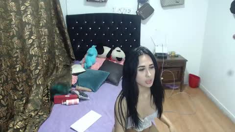 Snapshot of julieta_jonez_ chatting on 12/02/24, 02:20 Julieta. online show from 12/02/24, 02:20