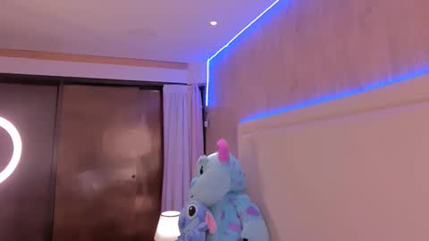 Julieta Vargas online show from 10/17/25, 03:36