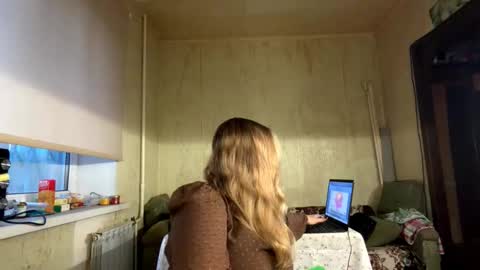 Mia online show from 10/18/25, 02:18