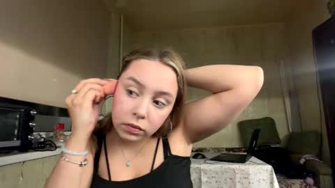 Mia online show from 11/03/25, 02:07