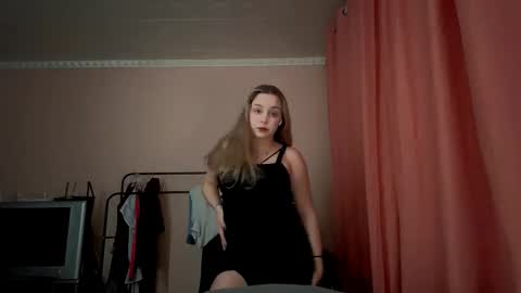 Mia online show from 12/19/25, 10:06