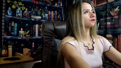 Snapshot of julietta__jackson chatting on 01/02/25, 07:40 Julietta Jackson online show from 01/02/25, 07:40