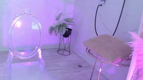 Snapshot of julietta_pink chatting on 02/12/26, 12:00 Julieta online show from 02/12/26, 12:00