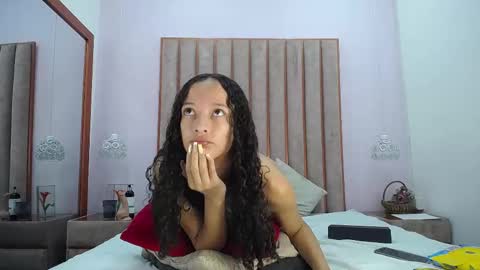 Hi guys It is a pleasure to have you here I am Julieta  online show from 10/27/25, 01:04