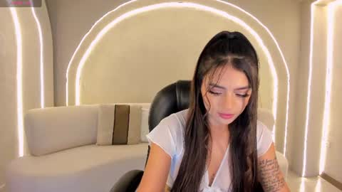 Snapshot of juliettemoreaux chatting on 06/14/26, 11:34 Juliette Moreau online show from 06/14/26, 11:34