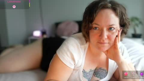 Juli Monroe online show from 05/06/26, 02:55