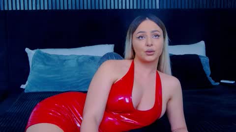 Snapshot of julliamilerrr chatting on 11/25/25, 02:39 Julia online show from 11/25/25, 02:39