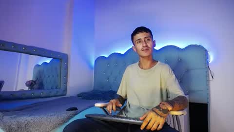 Snapshot of jullian_ricci chatting on 02/10/26, 11:36 jullian online show from 02/10/26, 11:36