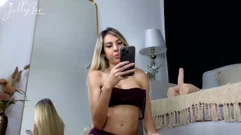 Snapshot of jully_lov chatting on 12/02/24, 09:39 Jully Lov online show from 12/02/24, 09:39