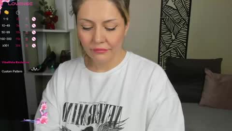 Snapshot of jully_rox chatting on 12/09/24, 05:07 Jully online show from 12/09/24, 05:07