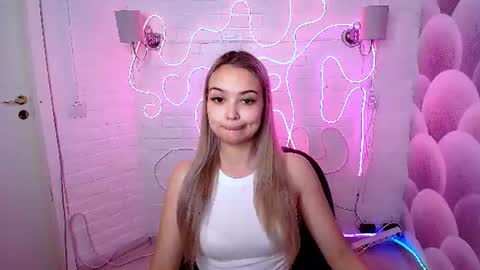 Snapshot of jullymood chatting on 08/05/26, 02:03 DoubleCherry online show from 08/05/26, 02:03