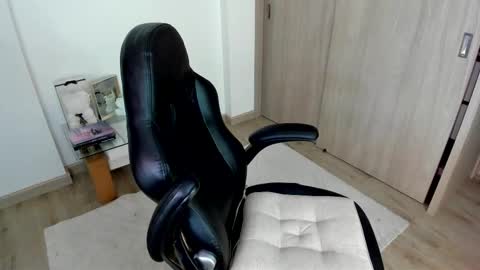 Snapshot of july_correa chatting on 10/03/25, 11:35 july_correa online show from 10/03/25, 11:35