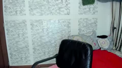 Snapshot of julybravo chatting on 06/04/26, 11:00 juliana online show from 06/04/26, 11:00
