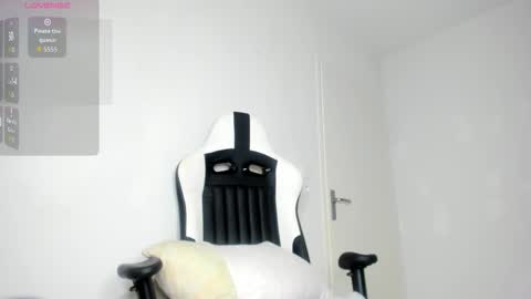 Snapshot of julyssa_sanders chatting on 11/17/25, 11:54 July online show from 11/17/25, 11:54