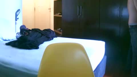 Mia online show from 12/21/25, 04:47