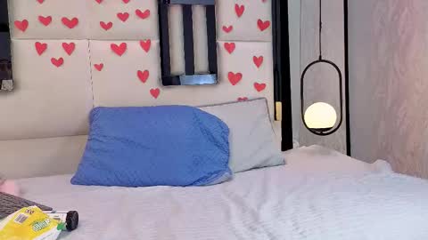 Snapshot of junecollins chatting on 02/14/26, 09:33 junecollins online show from 02/14/26, 09:33