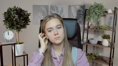 junewoods online show from 11/12/25, 07:42