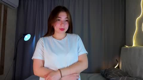 Bella online show from 09/12/25, 04:23