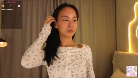 Bella online show from 10/22/25, 06:07