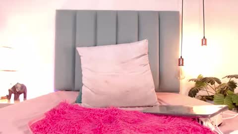 Snapshot of jupiterfoxxxx chatting on 01/23/25, 05:42 Jupiter Fox online show from 01/23/25, 05:42