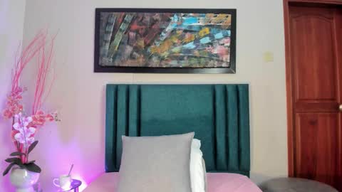 Snapshot of jupiterfoxxxx chatting on 12/18/25, 01:00 Jupiter Fox online show from 12/18/25, 01:00