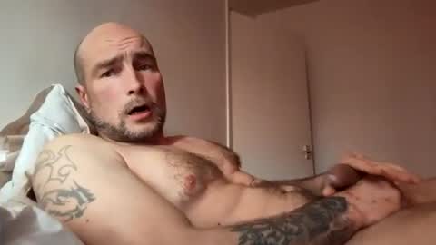 Snapshot of jurokplayer36 chatting on 10/24/25, 11:28 Yuri online show from 10/24/25, 11:28