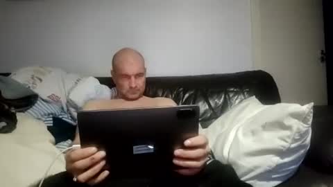 Snapshot of jurokplayer36 chatting on 11/27/25, 04:03 Yuri online show from 11/27/25, 04:03