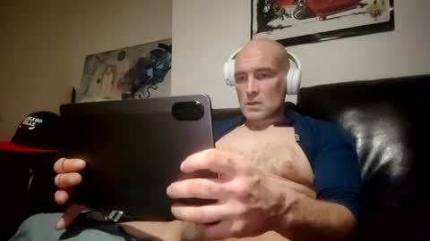 Snapshot of jurokplayer36 chatting on 12/19/25, 01:45 Yuri online show from 12/19/25, 01:45