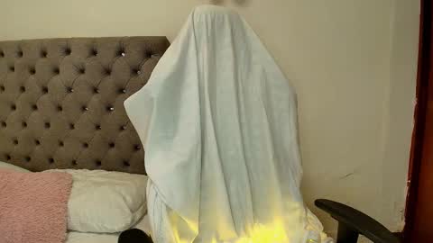  Isa y Luci  online show from 03/04/26, 02:45