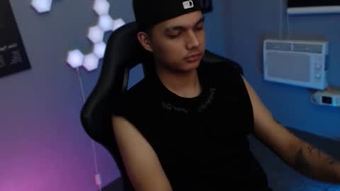 Snapshot of justagamerxxx chatting on 10/12/25, 03:44 Rhys online show from 10/12/25, 03:44