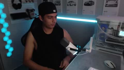 Snapshot of justagamerxxx chatting on 11/17/25, 03:29 Rhys online show from 11/17/25, 03:29