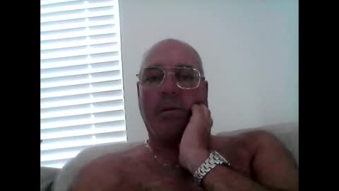 Snapshot of justcallmemarcus chatting on 12/17/25, 06:36 justcallmemarcus online show from 12/17/25, 06:36