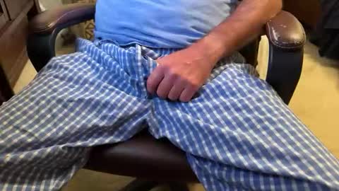 Snapshot of justcammin76 chatting on 11/07/25, 12:32 justcammin76 online show from 11/07/25, 12:32