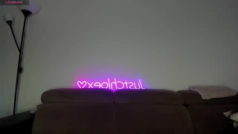 Chloe online show from 10/06/25, 06:00