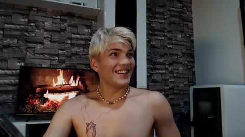 Snapshot of justin_cutie chatting on 11/03/25, 07:04 U bf Justin online show from 11/03/25, 07:04