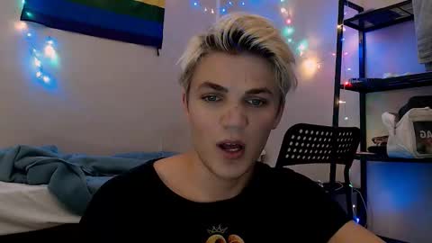 Snapshot of justin_cutie chatting on 12/04/25, 04:59 U bf Justin online show from 12/04/25, 04:59