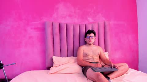 JUSTIN Y JAZMIN online show from 12/16/25, 07:08