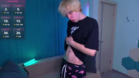 Snapshot of justinbyrd chatting on 04/15/26, 10:22 justTEEN online show from 04/15/26, 10:22