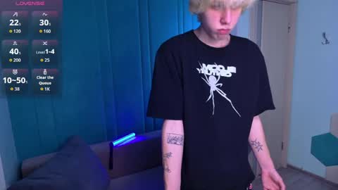 Snapshot of justinbyrd chatting on 04/16/26, 10:05 justTEEN online show from 04/16/26, 10:05