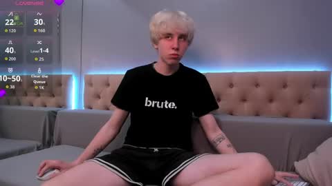 justTEEN online show from 05/18/26, 10:32