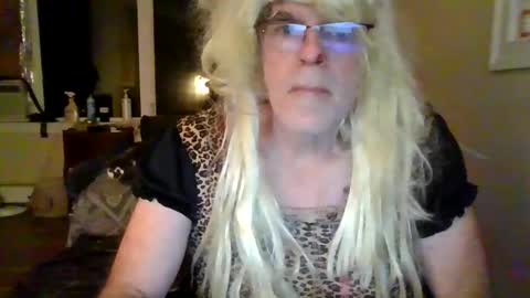 justinefox online show from 10/25/25, 11:54